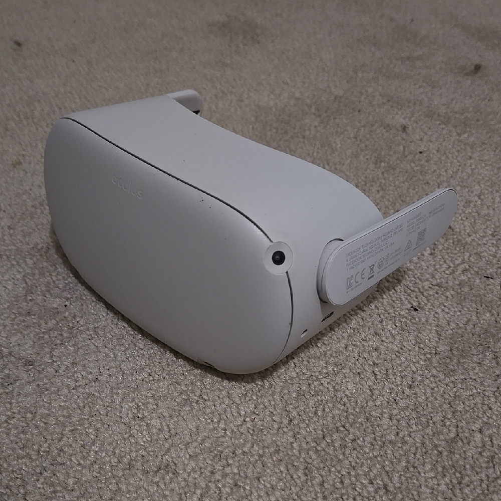 Oculus Quest 2 (For Parts)